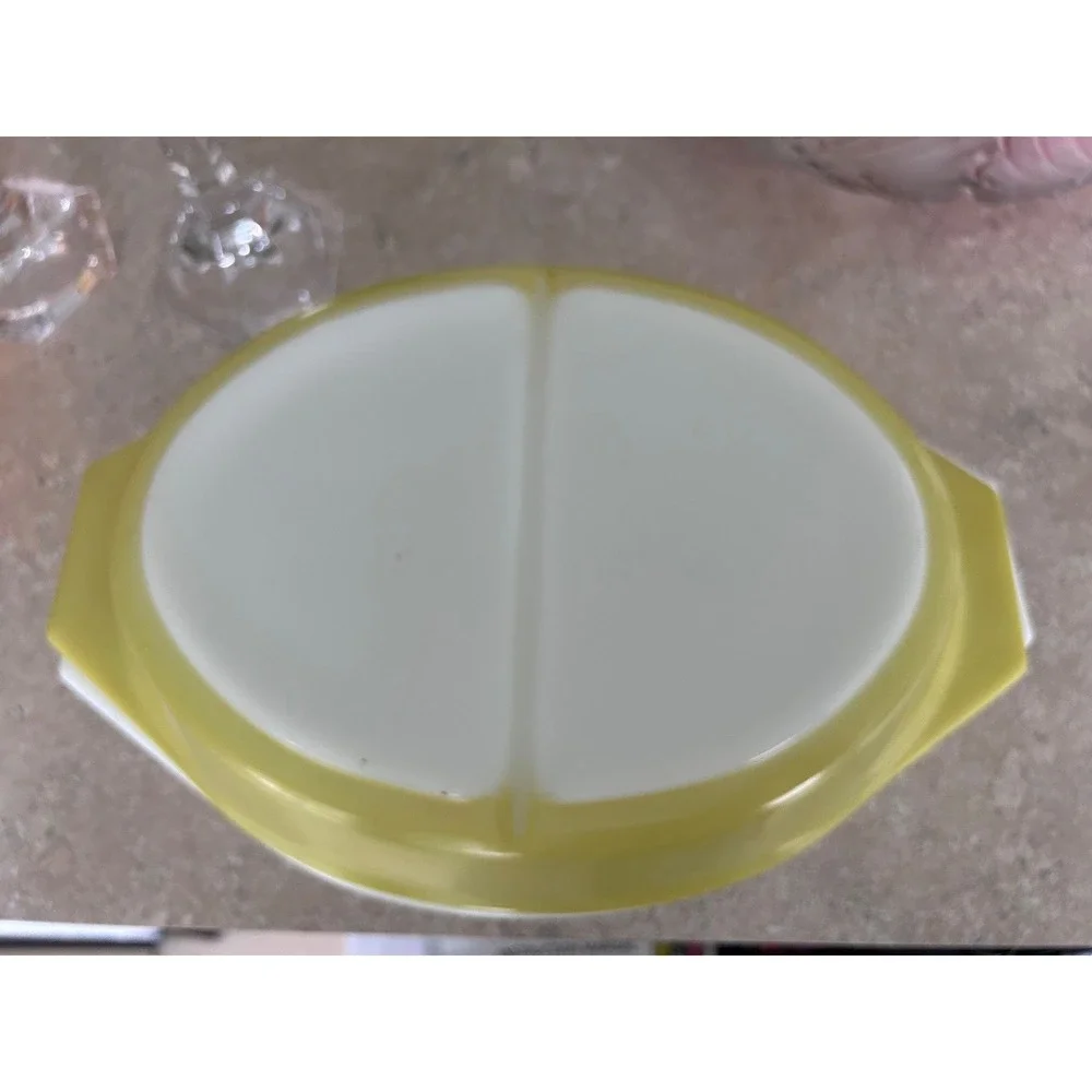 Vintage Pyrex‎ Verde Divided Casserole Dish with Lid 1.5 Quart 063 Milk Glass